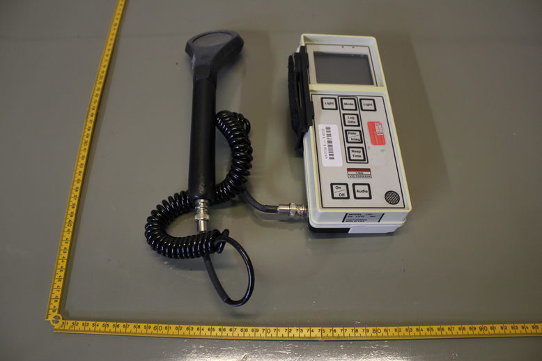 Victoreen Model 190 Survey and Count Rate Meter 601-1620, w/Probe 489-110D