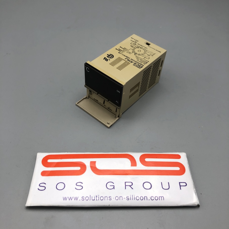 Omron Temperature Controller type E5CS-R1KJ, 100-240 VAC, 50/60 Hz, 7 VA.